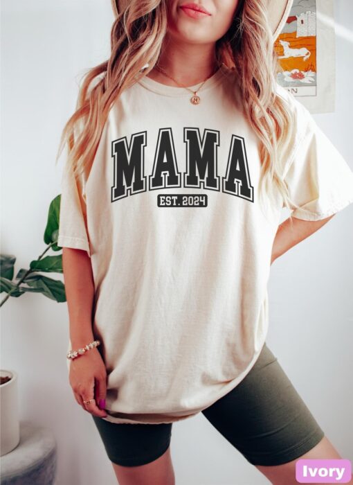 mama est 2024 shirt for new moms funny mom life tee pregnancy announcement mothers day gift cool mom varsity style ey9k5
