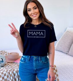 mama est 2024 shirt pregnancy announcement tee new mom t shirt mother to be gift baby shower shirt for expecting moms rqxb1