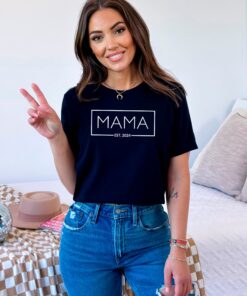 mama est 2024 shirt pregnancy announcement tee new mom t shirt mother to be gift baby shower shirt for expecting moms rqxb1