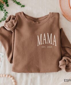 mama est 2025 sweatshirt cute mom life shirt for new moms best mothers day gift personalized first time mom apparel nmcln