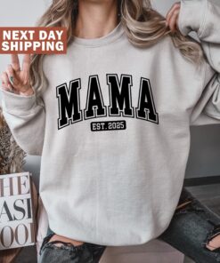 mama est 2025 sweatshirt for new moms cute crewneck gift for mothers day mom to be birthday gift mepug