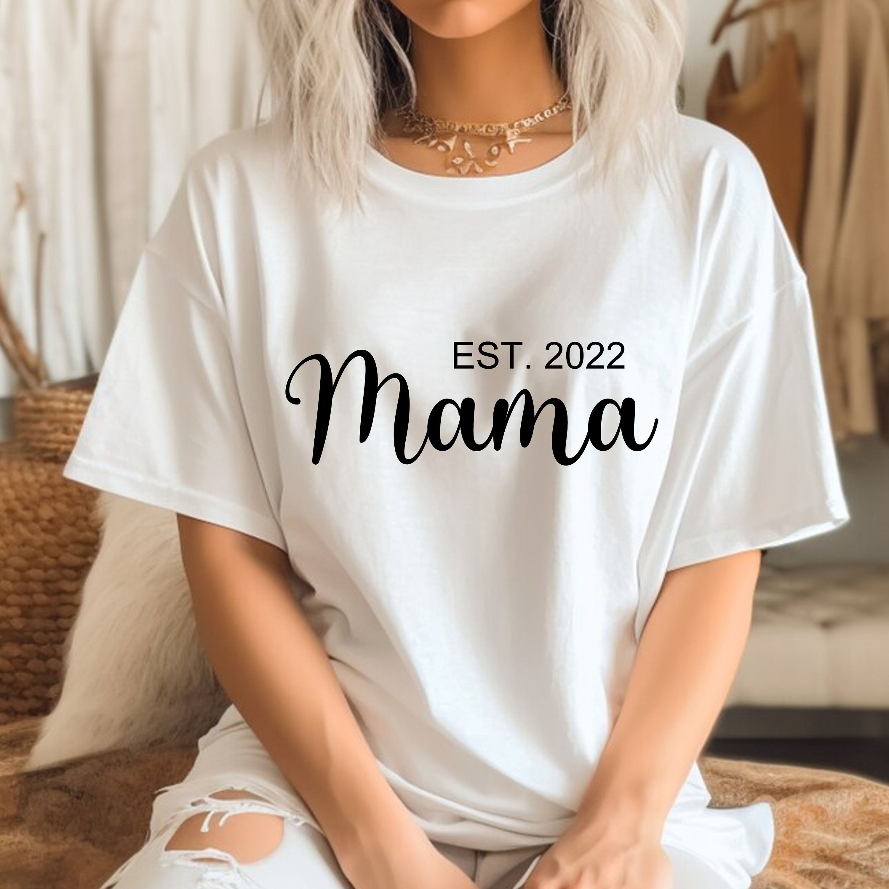 mama est shirt for new moms pregnancy announcement cute mom shirt mothers day gift unique baby shower shirt yc5cq