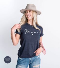 mama heart shirt for moms best mom shirt minimalist mom t shirt mothers day gift cute mommy crewneck mom birthday shirt cc3pc