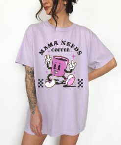 mama needs coffee graphic tee for women vintage mom shirt retro y2k style cute t shirt for stay at home moms 60ury