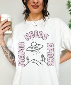 mama needs space funny vintage graphic tee for moms retro grunge t shirt best mom ever shirt for mothers day chpbx