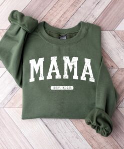 mama sweatshirt for new moms and grandmas funny mom life crewneck shirt ideal mothers day gift for mom or nana r5uja