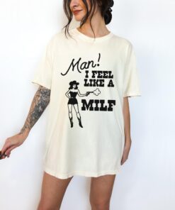 man i feel like a milf graphic tee for women retro western mama shirt trendy cowgirl midwest style zw1jw