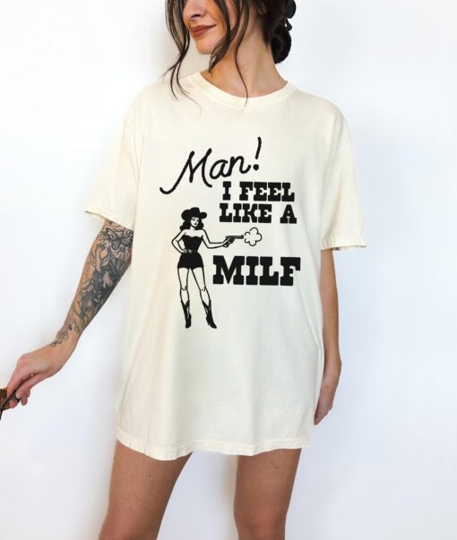man i feel like a milf graphic tee for women retro western mama shirt trendy cowgirl midwest style zw1jw