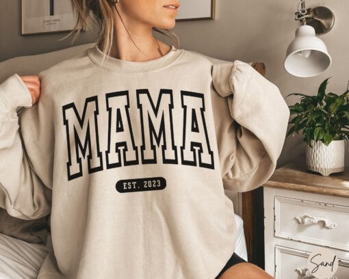 matching mama and dad sweatshirt mom est 2023 pregnancy announcement shirt couple hoodie new parents t shirt