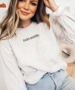 minimalist twin auntie sweatshirt for sister of twins best aunt gifts cute twin mom crewneck xhyub