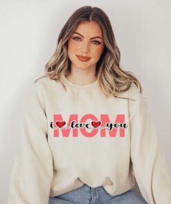 mom i love you sweatshirt for mothers day cute mom shirt new mom gift personalized mother shirts for best mom ever mg4c6