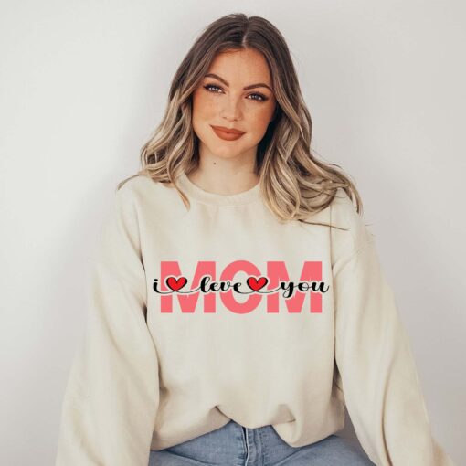 mom i love you sweatshirt for mothers day cute mom shirt new mom gift personalized mother shirts for best mom ever mg4c6