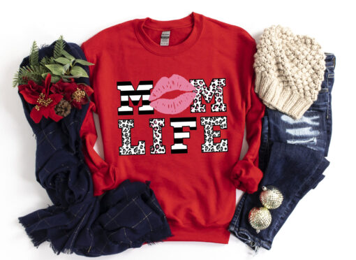 mom life pink lips leopard stripe print shirt cute mom t shirt for mothers day best mom ever gift 4vyrr scaled