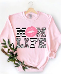 mom life pink lips leopard stripe print shirt cute mom t shirt for mothers day best mom ever gift jzugw