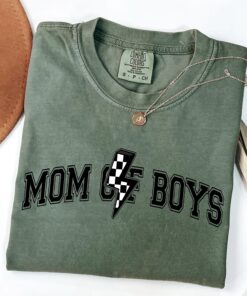 mom of boys shirt cute mom life tee checkered mama shirt new mom gift baby boy shower shirt for moms to be 3xtuy