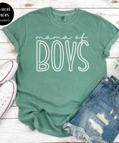 mom of boys shirt outnumbered by boys cute oversized mom life t shirt perfect for new moms and mothers day gifts t6anw