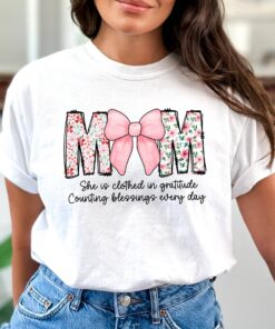 mom shirt with bible verses and wildflowers design gratitude counting blessings everyday vintage mom t shirt tktkp