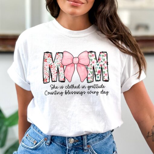 mom shirt with bible verses and wildflowers design gratitude counting blessings everyday vintage mom t shirt tktkp