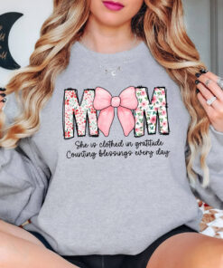 mom sweatshirt with gratitude bible verse and wildflowers design for best mom ever gifts and everyday comfort swo26