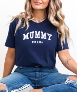 mummy est 2024 shirt funny new mom t shirt for mothers day unique gift for moms pregnancy announcement shirt se1mi