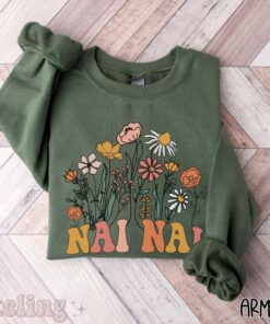 nai nai sweatshirt with wildflowers for chinese grandmother pregnancy announcement and baby reveal est 2024 vsccl