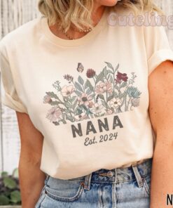 nana est 2024 shirt with wildflowers for new grandmother pregnancy announcement plus size grandma t shirt njcj1