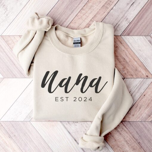 nana est 2025 sweatshirt custom nana crewneck pregnancy announcement gift for grandma mothers day nana to be ao8qo scaled