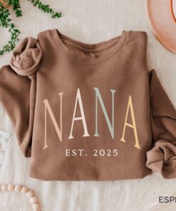 nana est 2025 sweatshirt for new grandma perfect for mothers day baby announcement personalized nana shirt csaf1