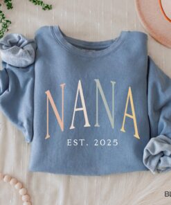 nana est 2025 sweatshirt for new grandma perfect for mothers day baby announcement personalized nana shirt epsld