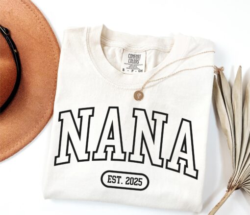 nana est year shirt for new grandma announcement retro gigi crewneck best grandma ever gift uzpnt