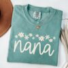 nana t shirt for new grandma pregnancy reveal funny daisy design personalized grandma gift for christmas ply1r