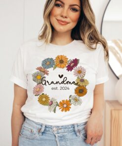 new grandma est 2024 shirt funny pregnancy announcement t shirt for grandparents unique gift idea for christmas hnkao