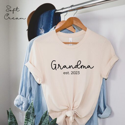 new grandma shirt established 2023 pregnancy reveal tee best grandma ever t shirt for mothers day gifts e9ets
