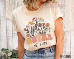 nonna shirt with wildflowers nonna est 2024 new grandmother announcement pregnancy reveal grannie nana t shirt j0xaj