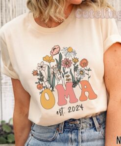 oma shirt with wildflowers est 2024 for german grandmother pregnancy announcement baby reveal gift 1ewq9