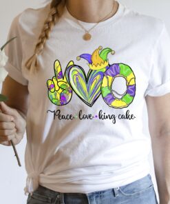 peace love king cake mardi gras shirt funny tee for mardi gras celebration unique mardi gras t shirt gift fshd6