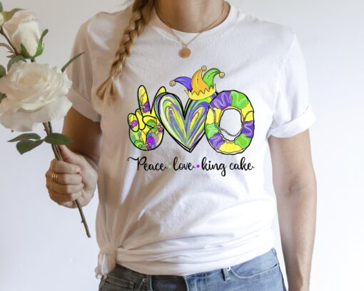 peace love king cake mardi gras shirt funny tee for mardi gras celebration unique mardi gras t shirt gift fshd6