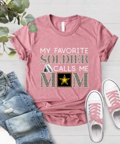 personalized army mom shirt my favorite soldier calls me mom shirt unique soldier mother t shirt for army family day b1flf