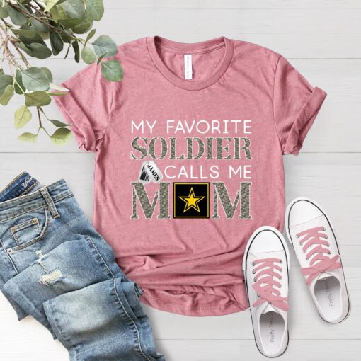 personalized army mom shirt my favorite soldier calls me mom shirt unique soldier mother t shirt for army family day b1flf