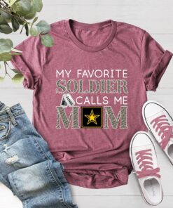 personalized army mom shirt my favorite soldier calls me mom shirt unique soldier mother t shirt for army family day k6bk1