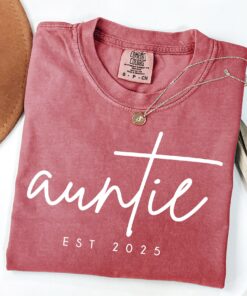 personalized aunt est year shirt funny auntie gift for birthday sister announcement unique aunt shirts 4q7pr