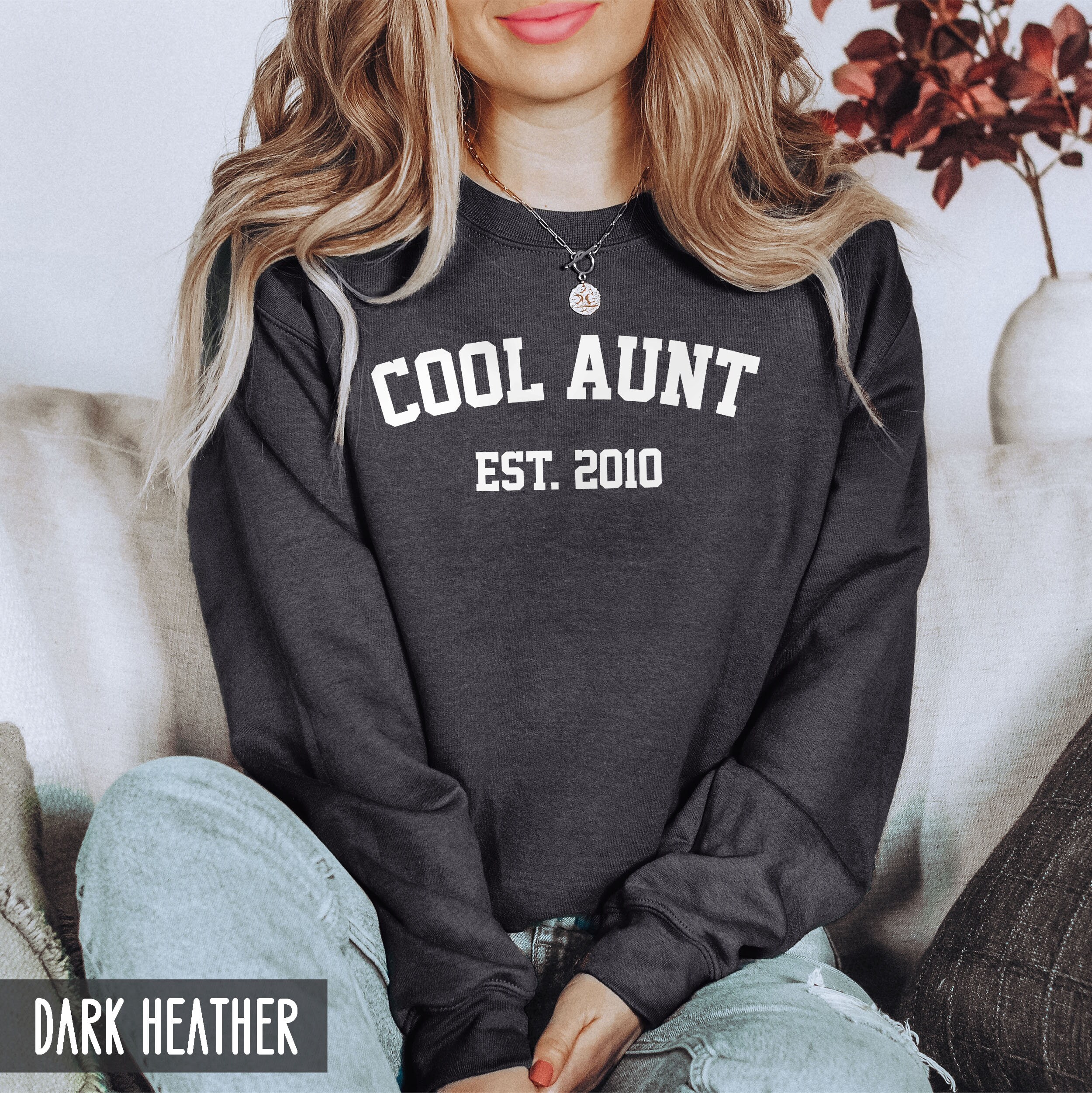 personalized aunt sweatshirt best aunt ever long sleeve shirt unique gift for new aunt cool aunt apparel gjthp