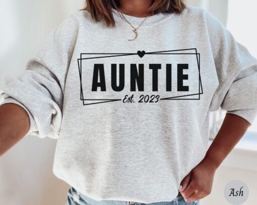 personalized aunt sweatshirt custom aunt shirt for new aunt birthday gift sister to auntie established 2024 iiyku