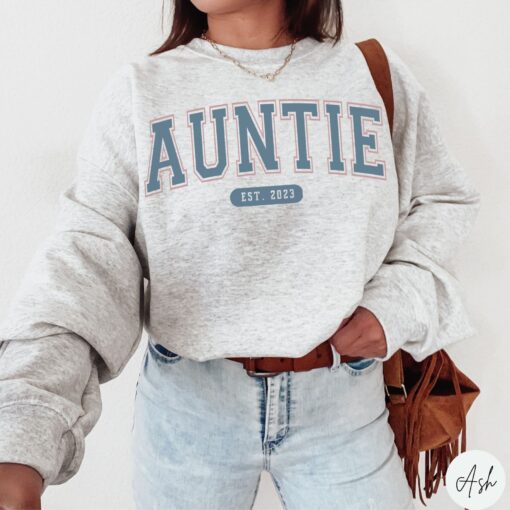 personalized aunt sweatshirt custom auntie est 2023 hoodie new aunt shirt birthday gift for aunt sister t shirt