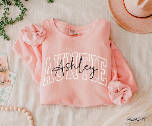 personalized aunt sweatshirt custom auntie shirt cute auntie sweater baby announcement gift for new aunt ytno2