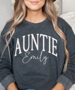 personalized aunt sweatshirt custom gift for new auntie trendy crewneck sweater unique aunt birthday shirt evtvx