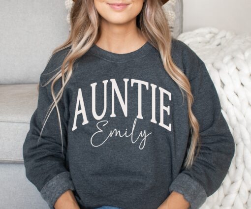 personalized aunt sweatshirt custom gift for new auntie trendy crewneck sweater unique aunt birthday shirt