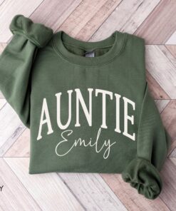 personalized aunt sweatshirt custom gift for new auntie trendy crewneck sweater unique aunt birthday shirt lmwvf