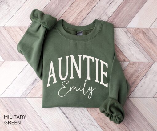 personalized aunt sweatshirt custom gift for new auntie trendy crewneck sweater unique aunt birthday shirt lmwvf
