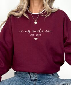 personalized aunt sweatshirt est 2025 crewneck cool aunt club shirt sister pregnancy announcement gift hqfv1